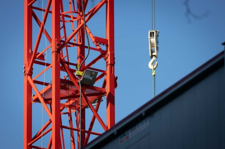 Air Hoist vs Electric Hoist Which is One Should I Use?